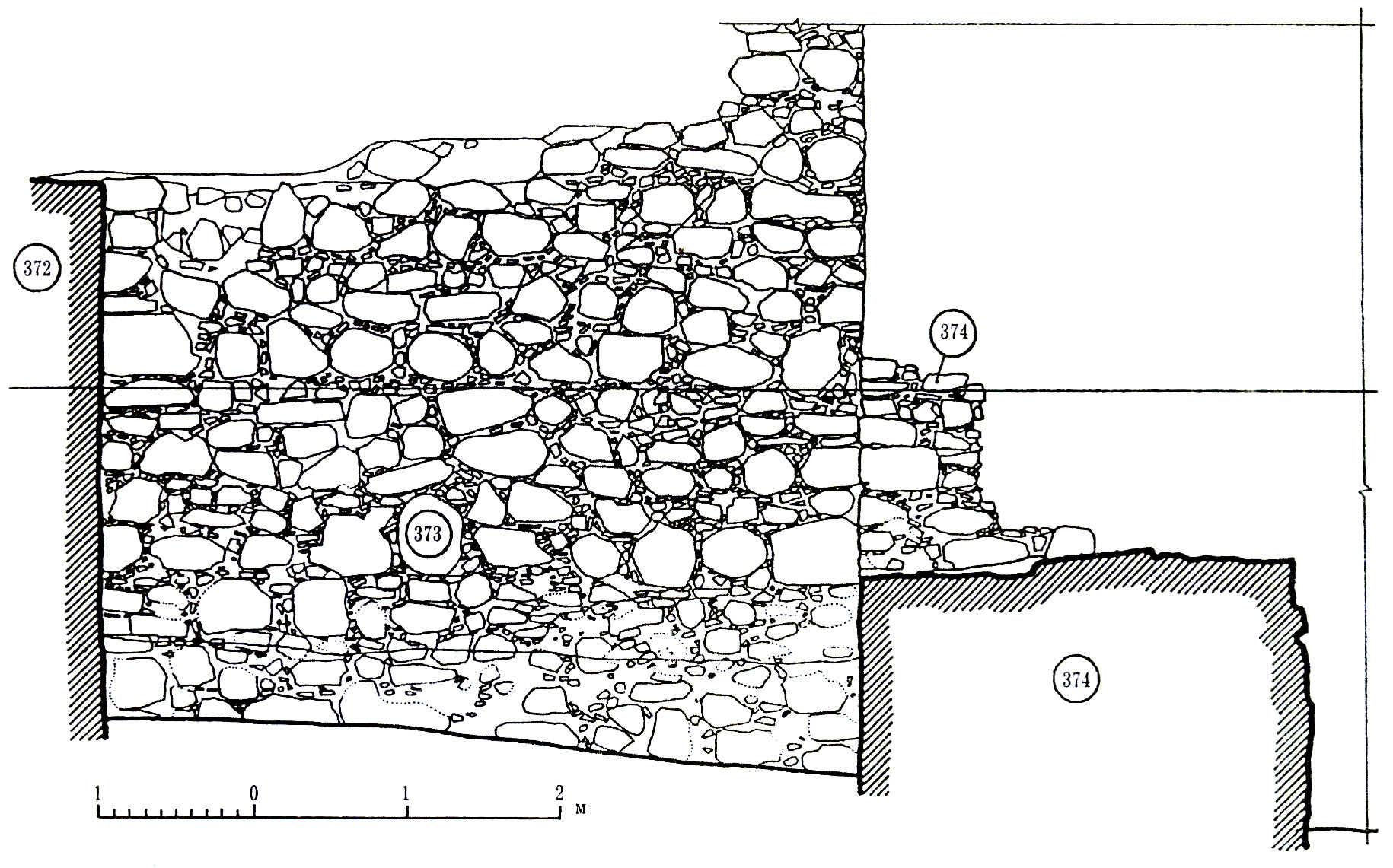 Рис. 5. Северо-восточная стена (кл. 373) башни Орта-Куле. Вид с юго-запада, совмещенный с поперечным разрезом строения по оси амбразуры.