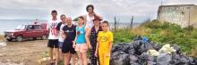Керченские волонтеры убирают мусор с пляжей
