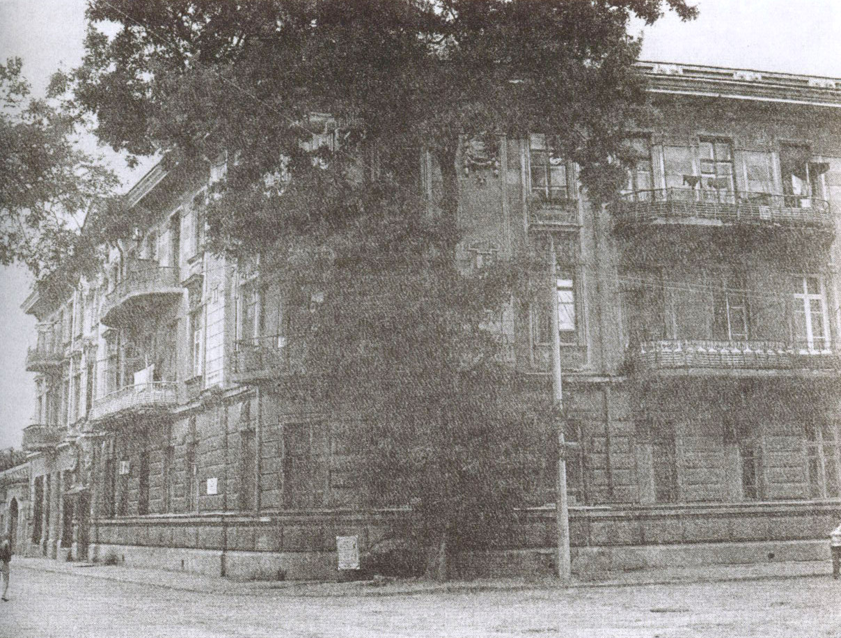 Доходный дом С. Дувана на углу улицы Тучина и Лётного переулка. Вид от Николаевского собора
