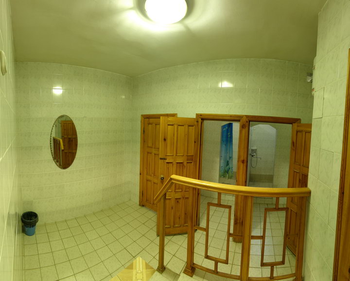 Общий душ для номеров с частичными удобствами