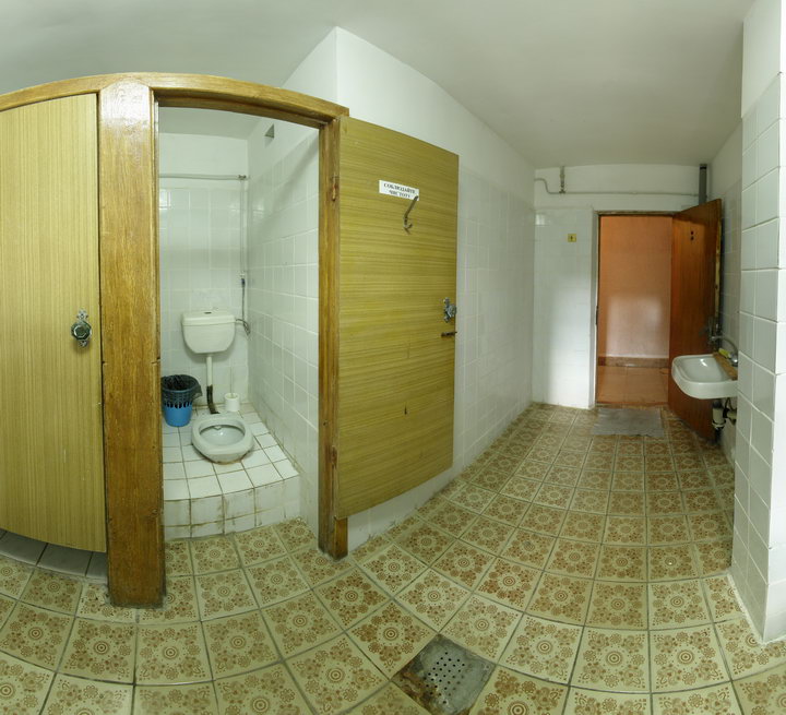 Общий туалет для номеров с частичными удобствами