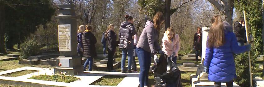 В Симферополе три кладбища очистят от мусора и грязи