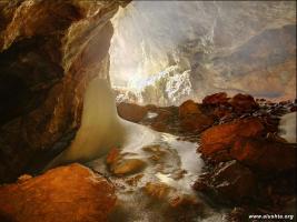 Ледяная пещера Бузлук-Коба (Большой Бузлук). Находится на плато Караби, на... 